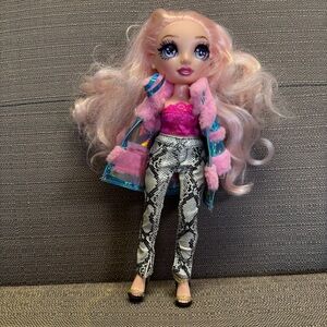 Rainbow High Jr High Bella Parker doll